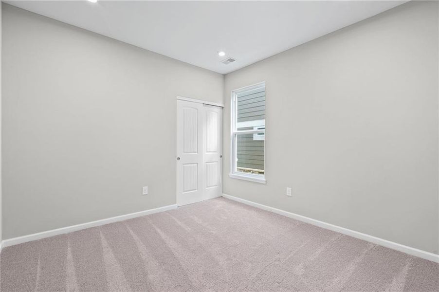 Spacious, unfurnished interior of a new home in Laurel Farms, Dallas (Image 31).