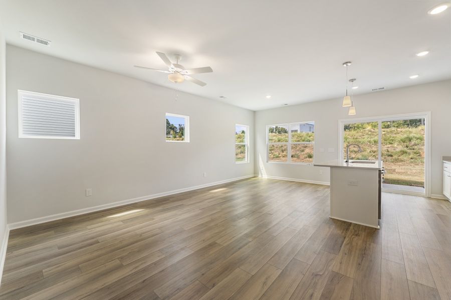Spacious, unfurnished interior of a new home in Edwards Station, Taylors (Image 12).