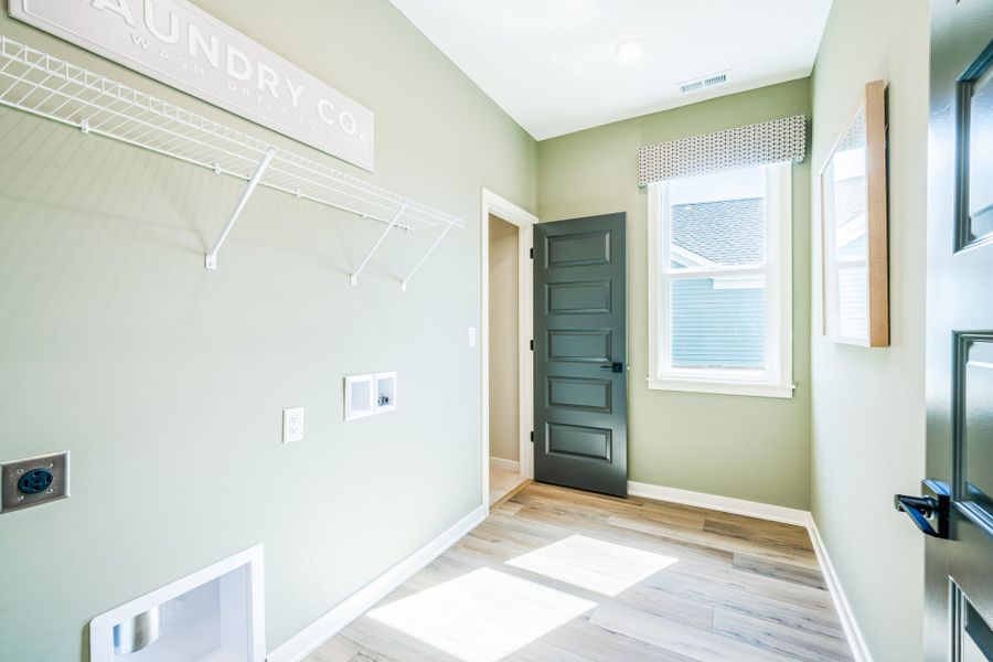 Representative unfurnished interior of a home built from the Camden by Fischer Homes in Easton Park, Dallas (Image 22).