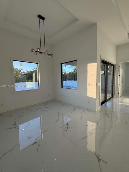 Spacious, unfurnished interior of a new home in , Cape Coral (Image 10).