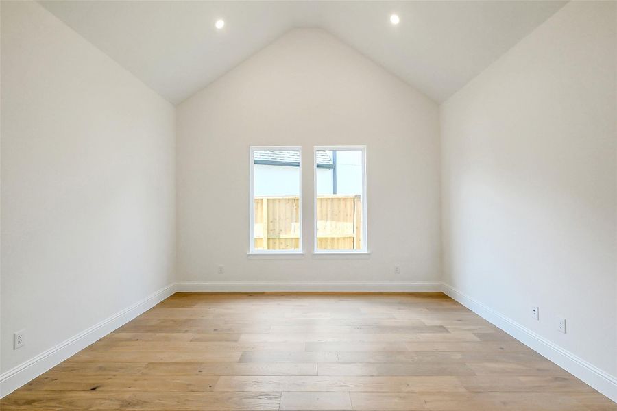 Spacious, unfurnished interior of a new home in Evergreen 70', Conroe (Image 18).