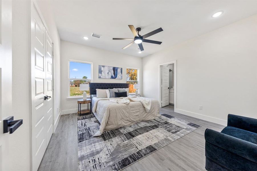 Furnished interior view inside a new home in , Gun Barrel City (Image 10).