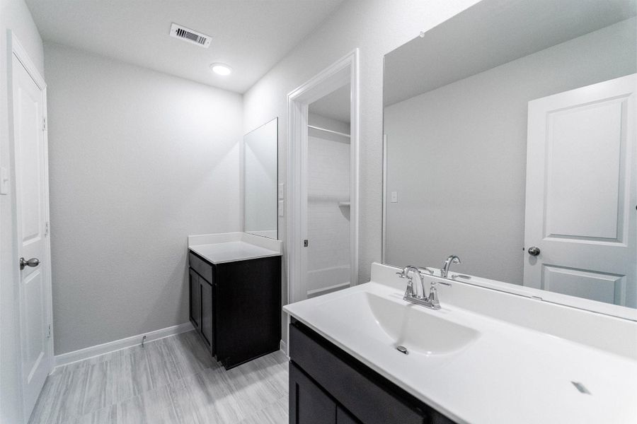 Furnished interior view inside a new home in Canterra Creek, Rosharon (Image 9).
