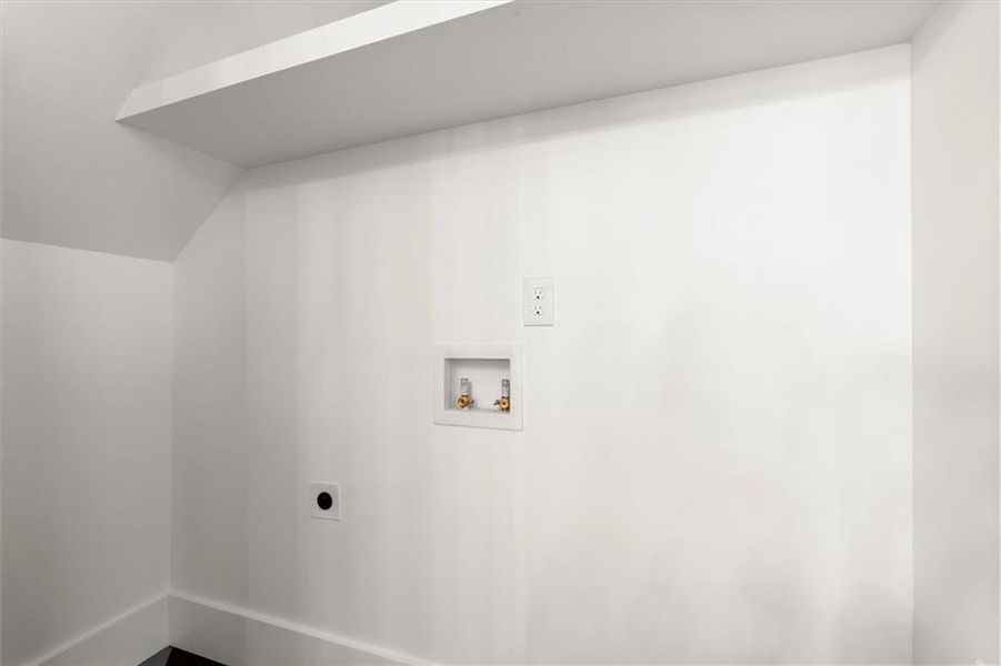 Spacious, unfurnished interior of a new home in , Atlanta (Image 21).