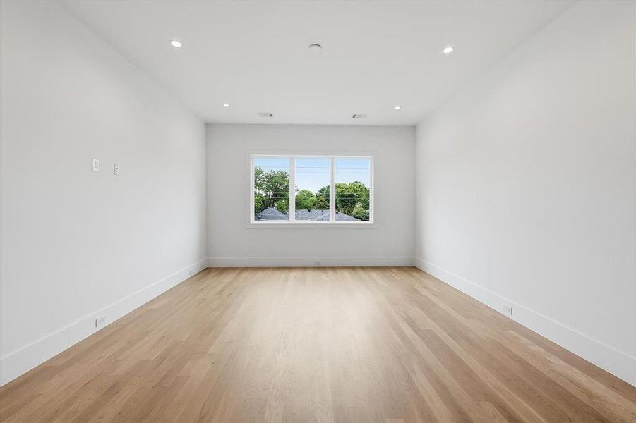 Spacious, unfurnished interior of a new home in , Dallas (Image 21).