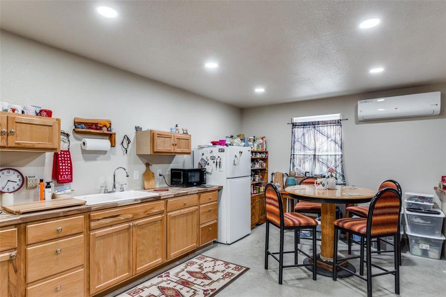 Furnished interior view inside a new home in , Lipan (Image 3).