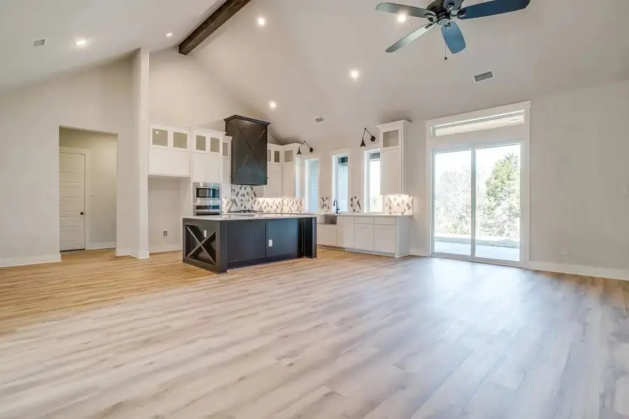 Representative unfurnished interior of a home built from the The Colin by Elmwood Custom Homes in Aledo Heights, Aledo (Image 54).