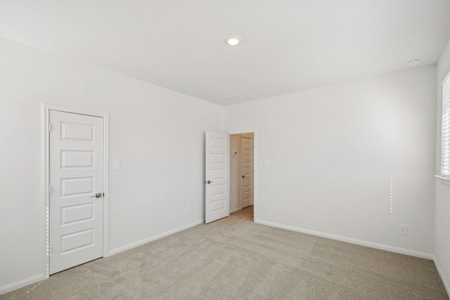 Spacious, unfurnished interior of a new home in Pinewood Trails - Luxe Series, Atascocita (Image 29).