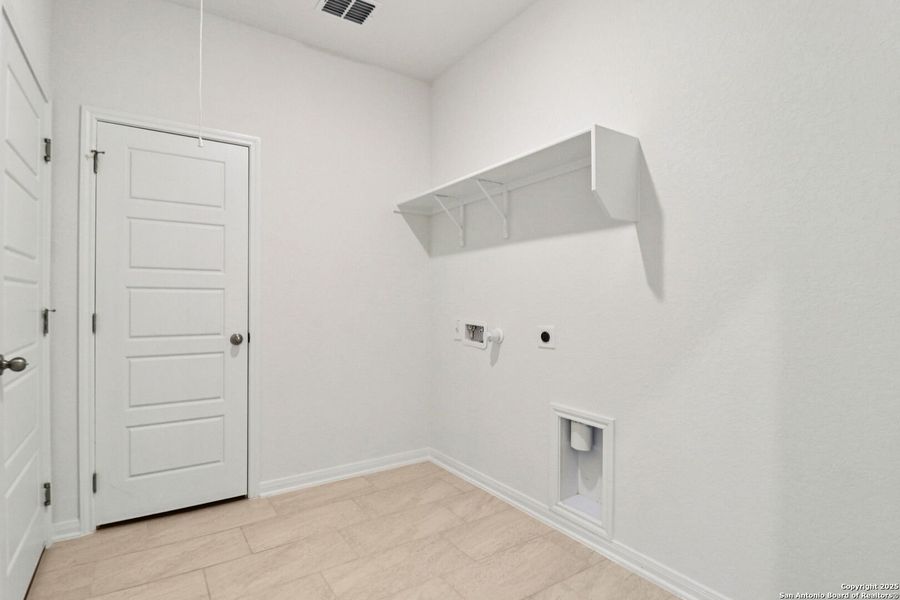 Spacious, unfurnished interior of a new home in Royal Crest, San Antonio (Image 36). Spacious, unfurnished interior of a new home in Royal Crest, San Antonio (Image 36).