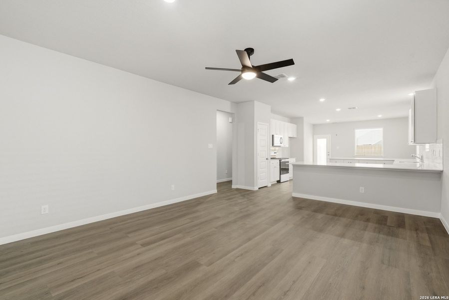 Spacious, unfurnished interior of a new home in Swenson Heights, Seguin (Image 23).