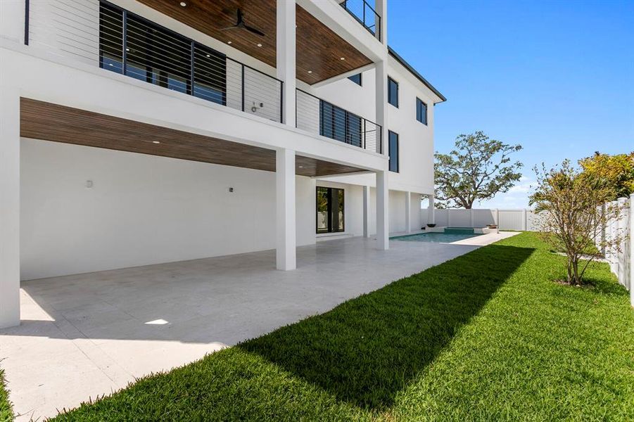 Exterior details and patio area of a home in , Tampa (Image 33).