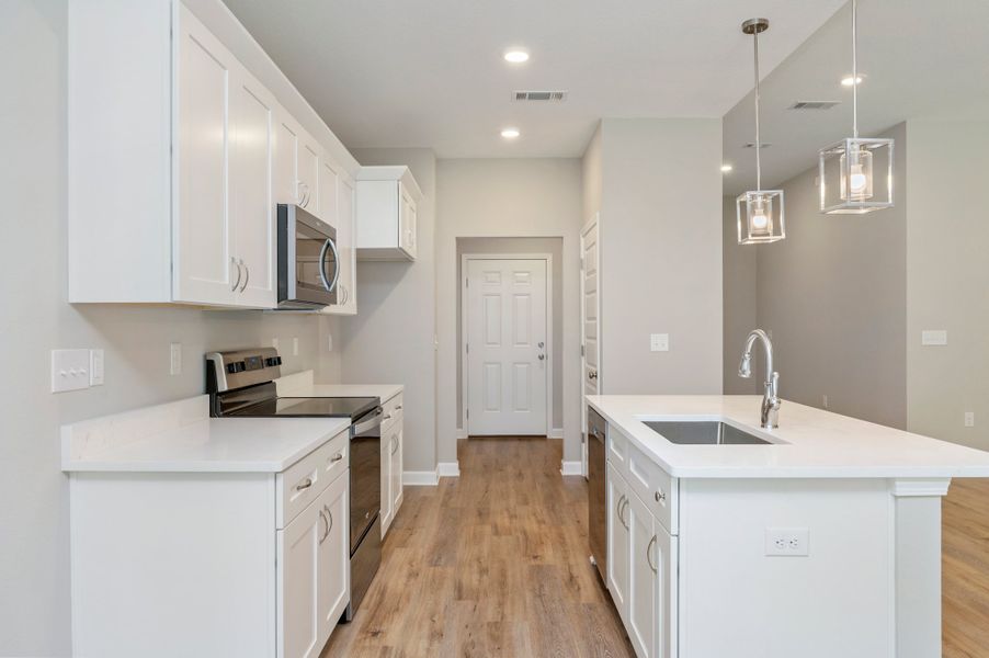 Representative furnished interior of a home built from the Sierra by CJL Homes in Oak Hollow, Crestview (Image 5).