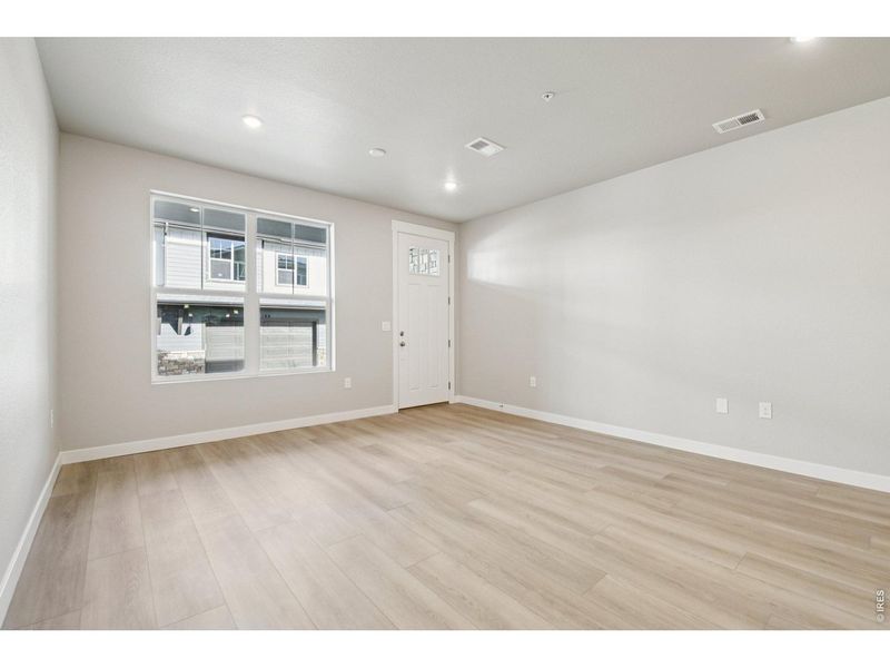Spacious, unfurnished interior of a new home in , Longmont (Image 11).