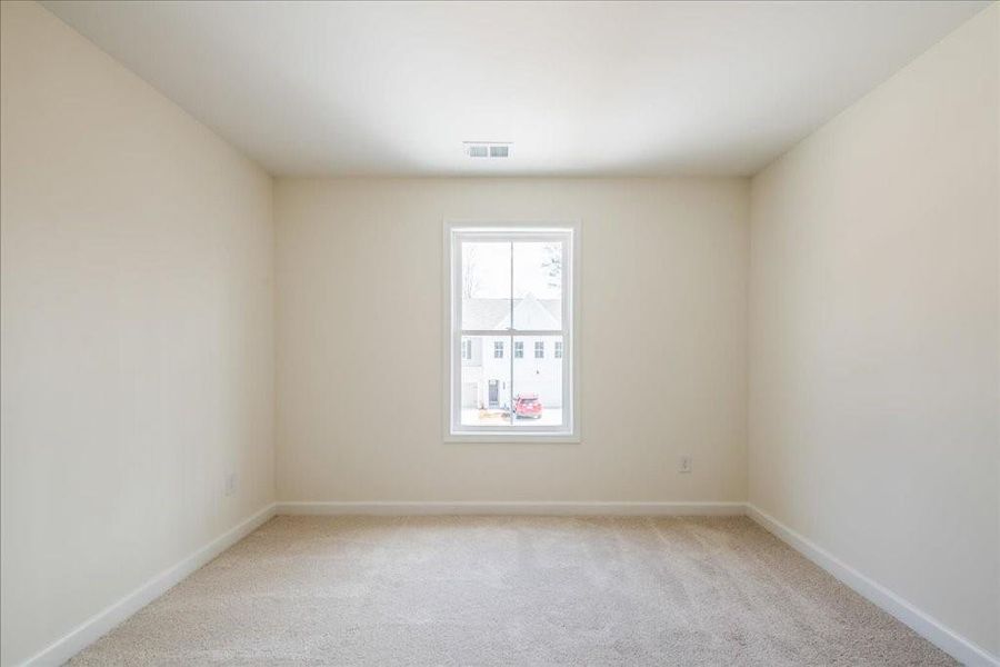 Spacious, unfurnished interior of a new home in Cherokee Township, Acworth (Image 36).
