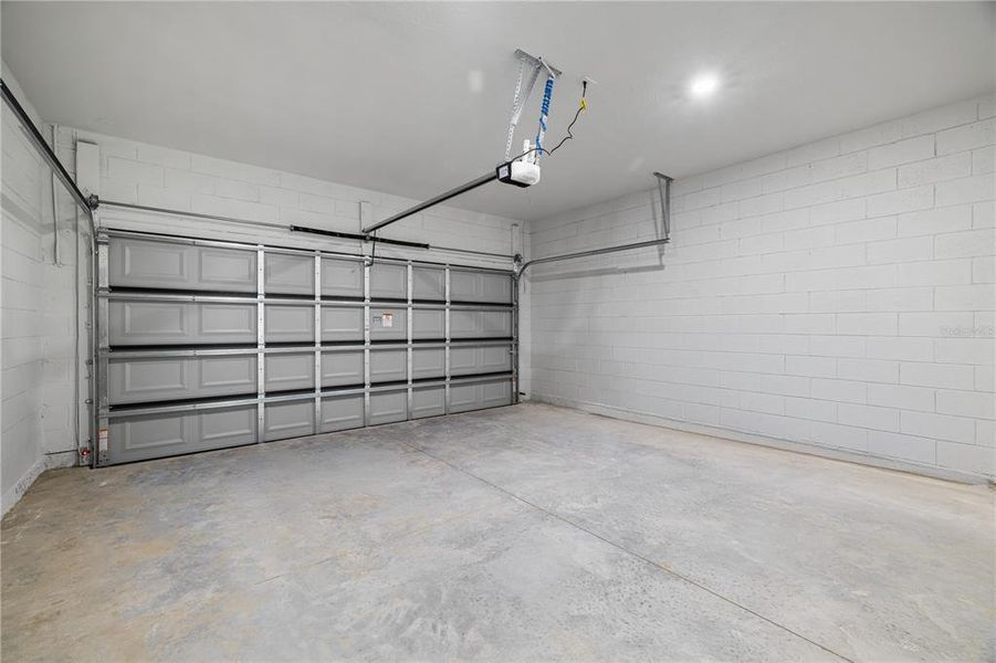 Spacious, unfurnished interior of a new home in , Dunnellon (Image 22).