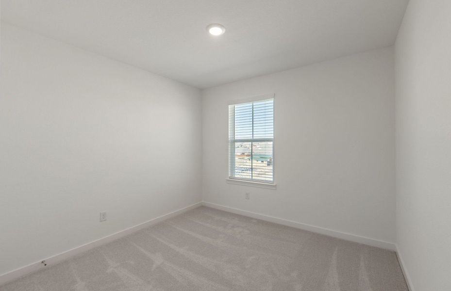 Spacious, unfurnished interior of a new home in Sunfield, Buda (Image 43).