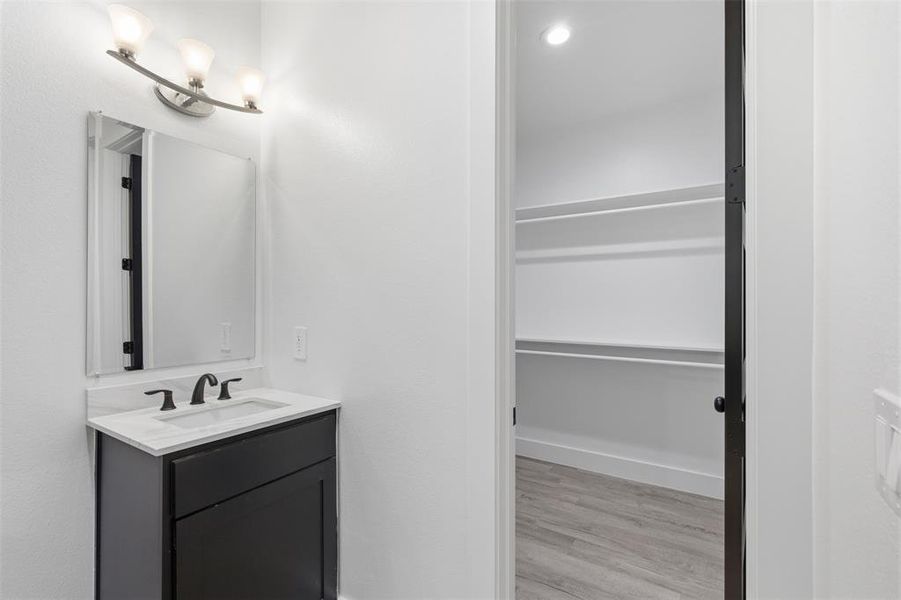 Furnished interior view inside a new home in , Ovilla (Image 18).