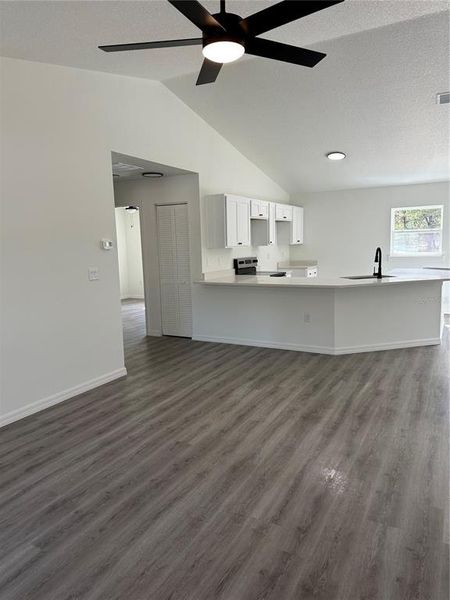 Spacious, unfurnished interior of a new home in , Ocala (Image 18).