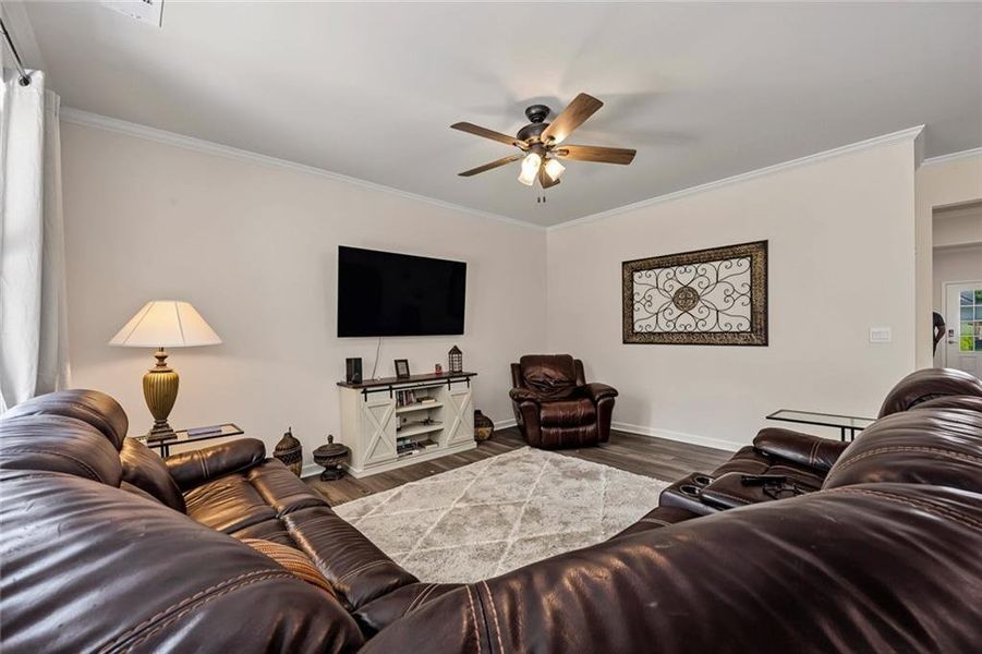 Furnished interior view inside a new home in Lost Creek, Dallas (Image 6). Furnished interior view inside a new home in Lost Creek, Dallas (Image 6).