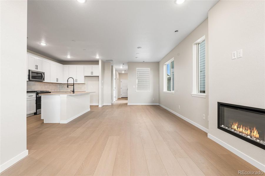 Spacious, unfurnished interior of a new home in Barefoot Village, Longmont (Image 14).