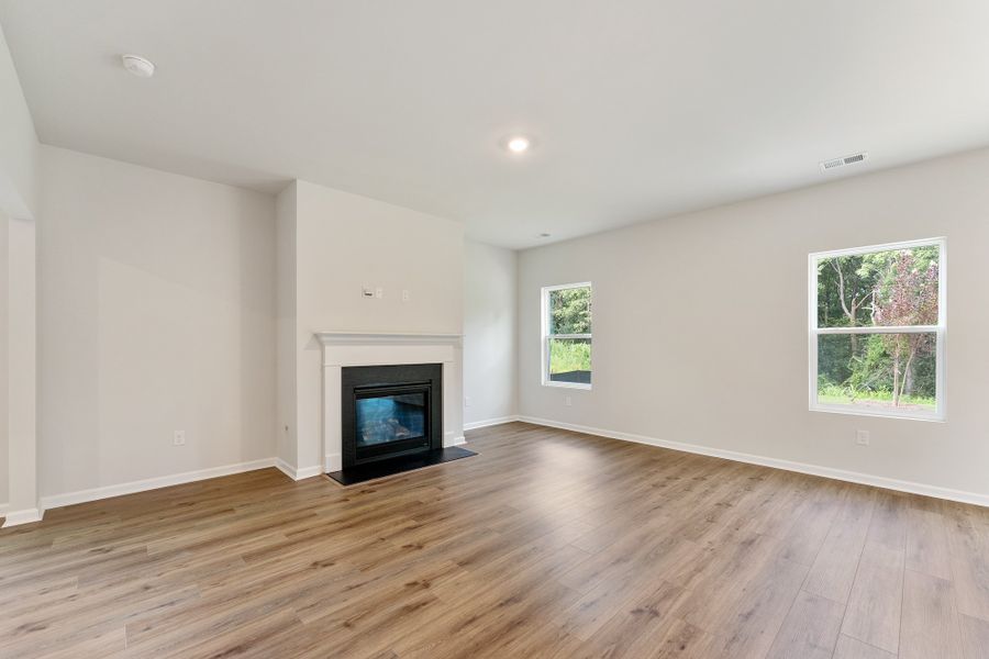 Spacious, unfurnished interior of a new home in Richmond Hill, Inman (Image 20).