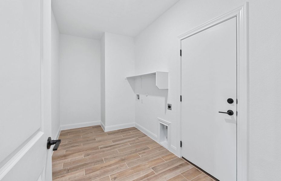 Spacious, unfurnished interior of a new home in Lagos, Manor (Image 25).