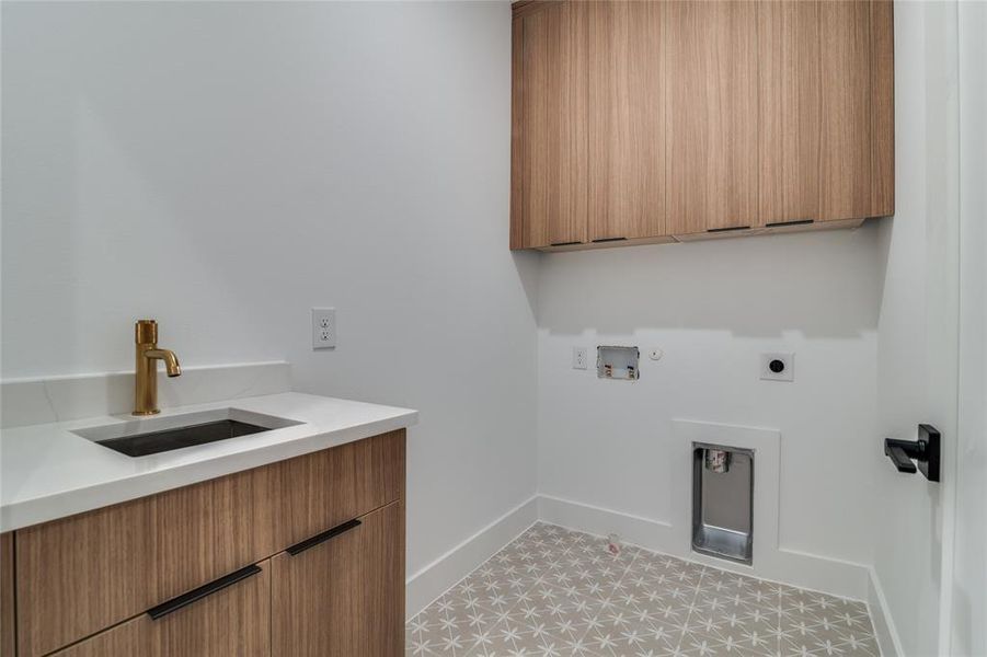 Furnished interior view inside a new home in , Dallas (Image 9).