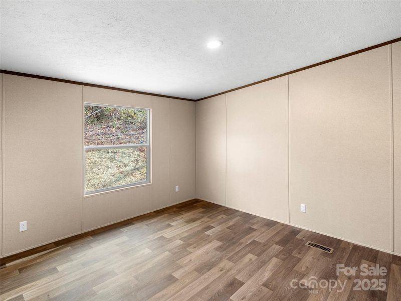 Spacious, unfurnished interior of a new home in , Old Fort (Image 13).