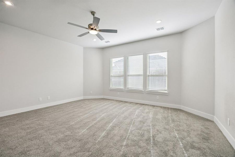 Spacious, unfurnished interior of a new home in Dove Hollow, Waxahachie (Image 24). Spacious, unfurnished interior of a new home in Dove Hollow, Waxahachie (Image 24).