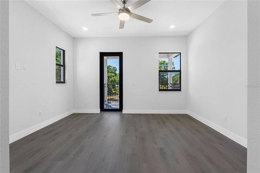 Spacious, unfurnished interior of a new home in , Tampa (Image 29).