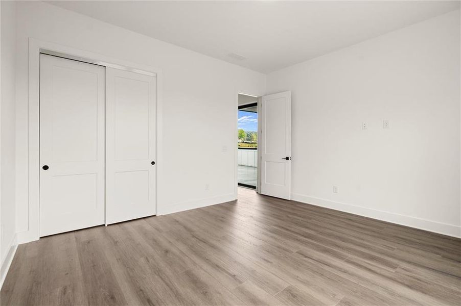 Spacious, unfurnished interior of a new home in , Alpharetta (Image 46).