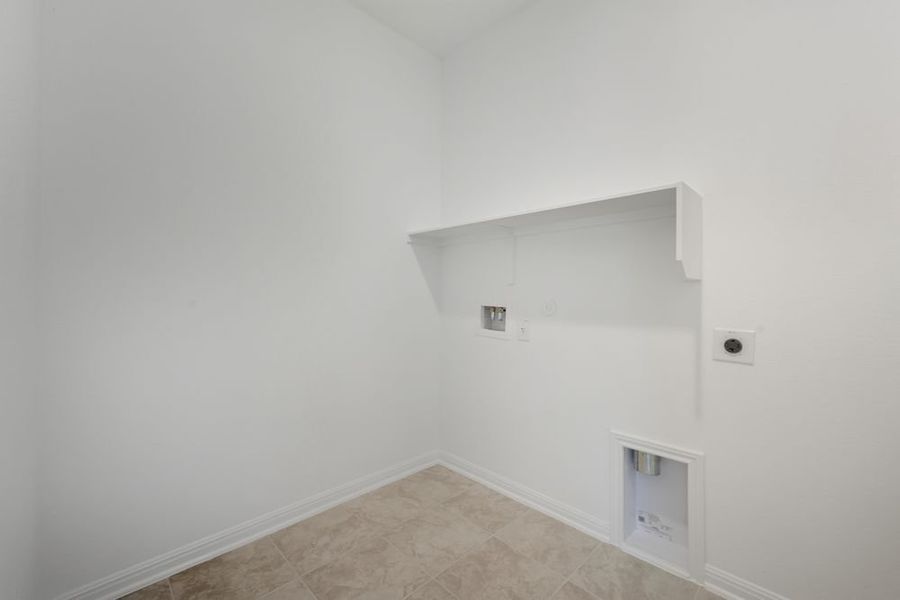 Spacious, unfurnished interior of a new home in Emory Crossing 50s, Hutto (Image 16).