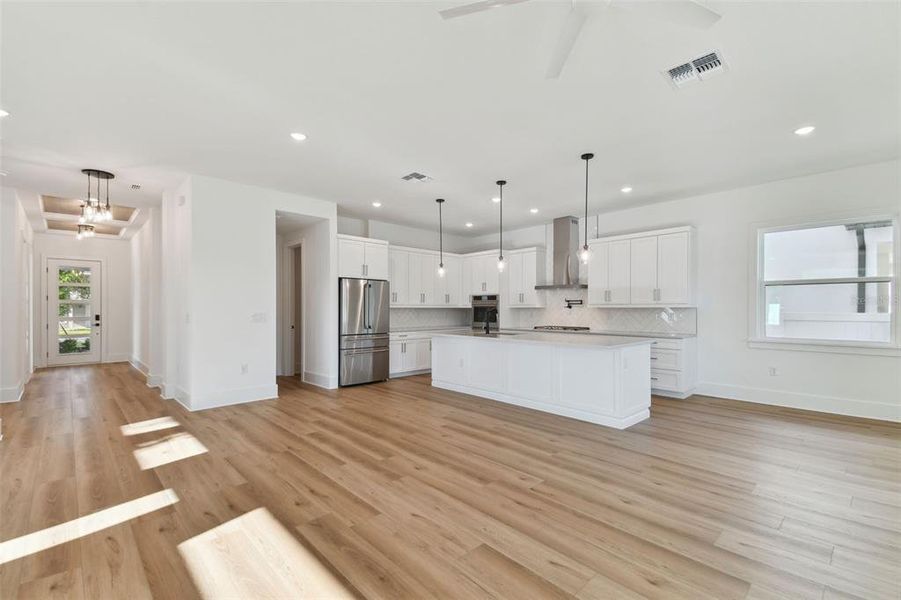 Spacious, unfurnished interior of a new home in , Tampa (Image 45).