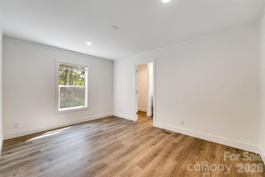 Spacious, unfurnished interior of a new home in , Hayesville (Image 21).