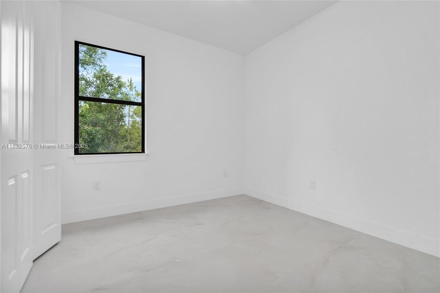 Spacious, unfurnished interior of a new home in , Lehigh Acres (Image 21).