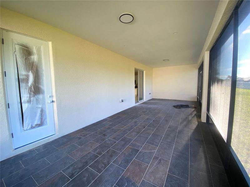 Spacious, unfurnished interior of a new home in , Sebring (Image 21).