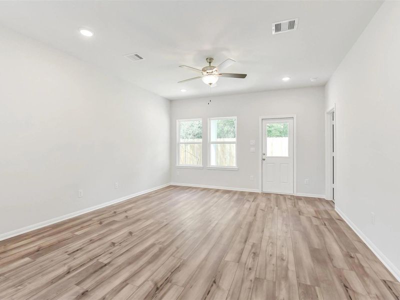 Spacious, unfurnished interior of a new home in Caney Creek Place, Conroe (Image 18).