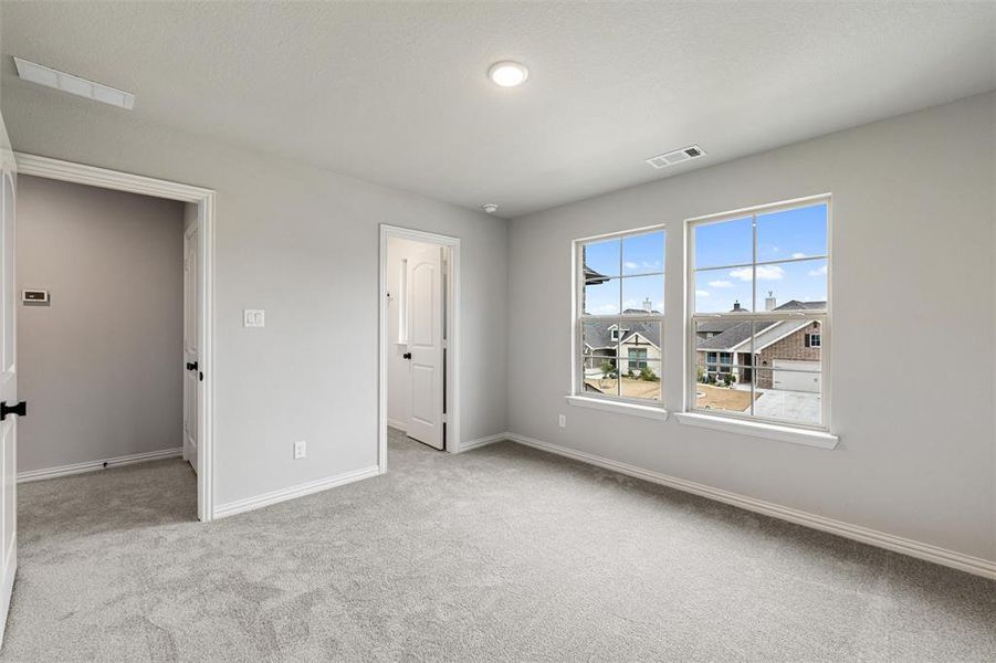 Spacious, unfurnished interior of a new home in Northstar, Haslet (Image 32).