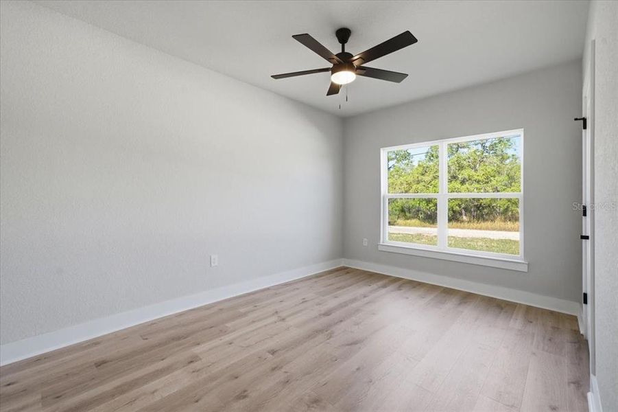 Spacious, unfurnished interior of a new home in , Weeki Wachee (Image 19).