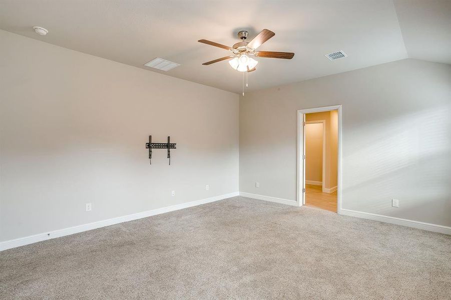 Spacious, unfurnished interior of a new home in , Burleson (Image 19).