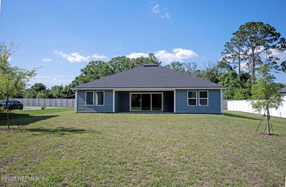 Exterior details and patio area of a home in Edinburgh Village, Jacksonville (Image 29).