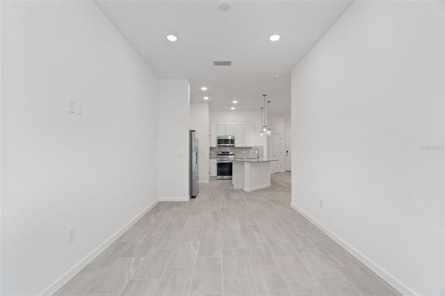Spacious, unfurnished interior of a new home in , Orlando (Image 23).