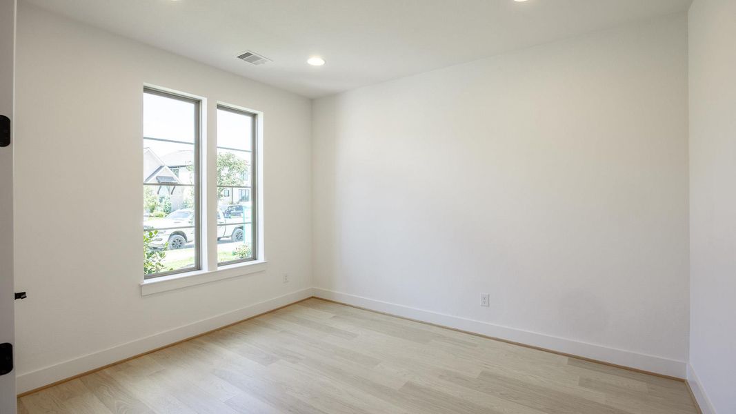 Spacious, unfurnished interior of a new home in Santa Rita Ranch - Eldorado, Liberty Hill (Image 9).