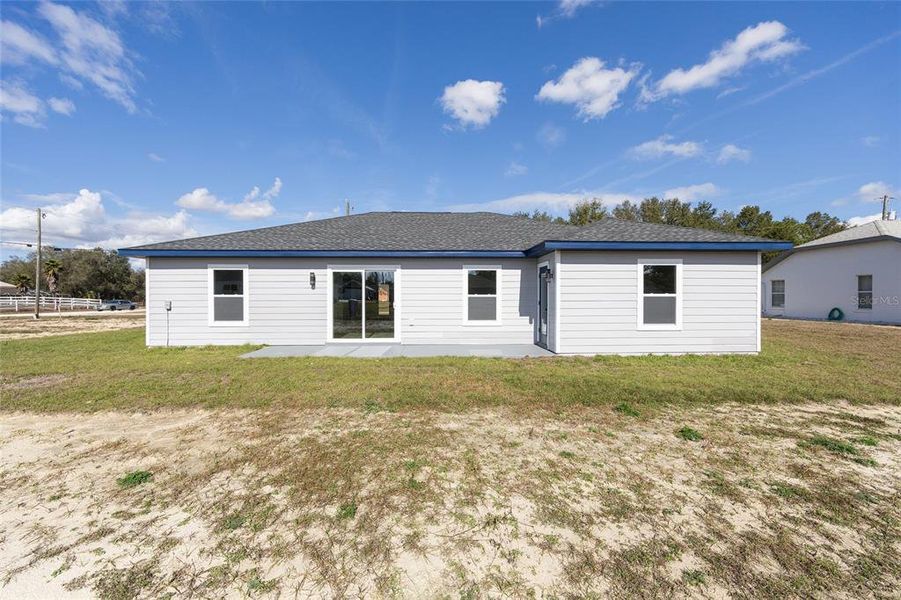 Exterior details and patio area of a home in , Dunnellon (Image 18).