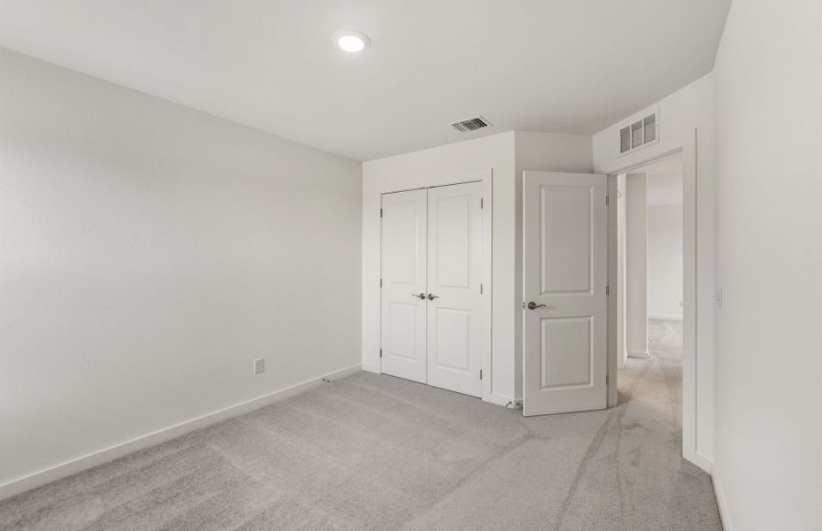 Spacious, unfurnished interior of a new home in Crosswinds, Kyle (Image 39).