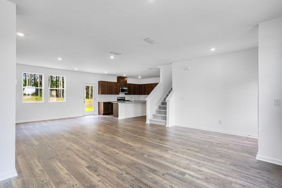 Spacious, unfurnished interior of a new home in Heritage River, Euharlee (Image 30).