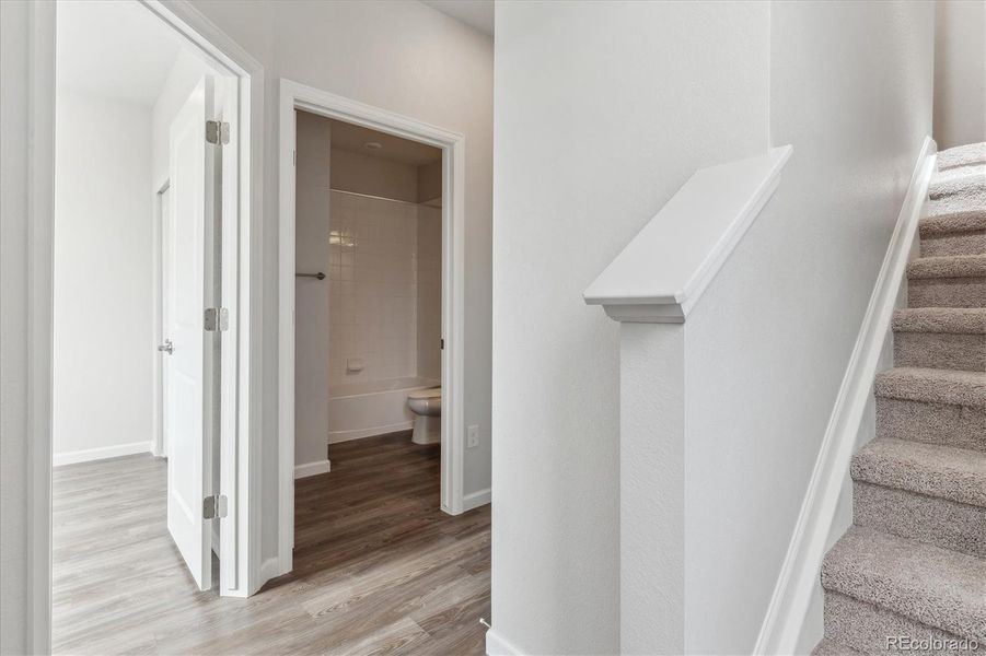 Spacious, unfurnished interior of a new home in Townhome Collection at Grand Vue at Interlocken, Broomfield (Image 17).