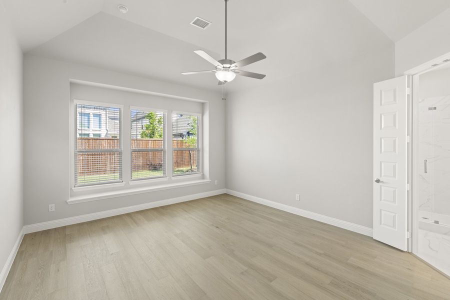 Spacious, unfurnished interior of a new home in Lake Shore Village, Rowlett (Image 20). Spacious, unfurnished interior of a new home in Lake Shore Village, Rowlett (Image 20).