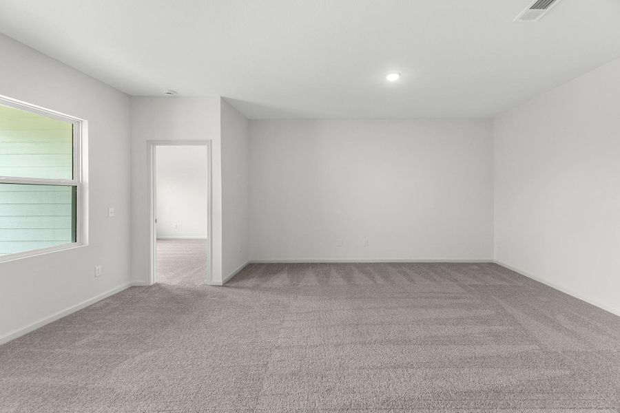 Spacious, unfurnished interior of a new home in Ashland, Angleton (Image 13).
