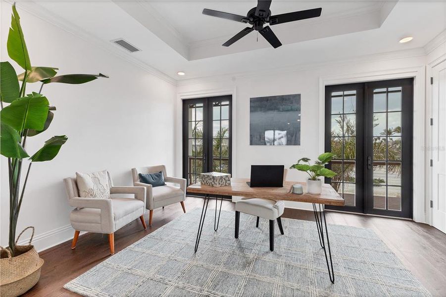 Furnished interior view inside a new home in , Boca Grande (Image 14).